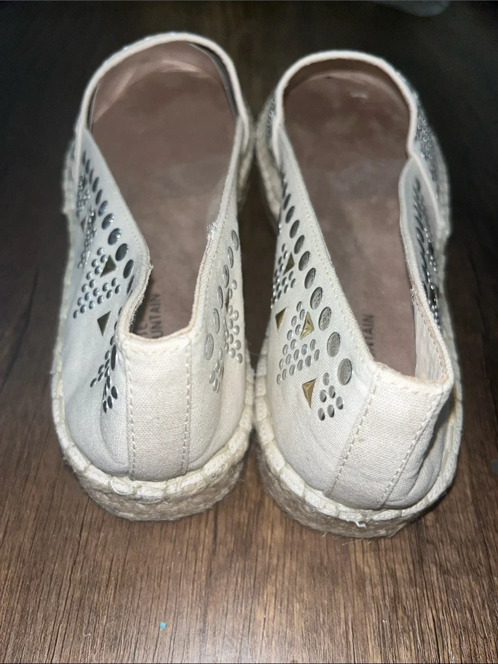 White Mountain Cream Espadrille Flats with Silver and Gold Stud Details size 8M